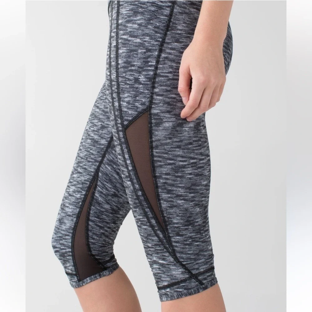 Lululemon hot crop dramatic static leggings